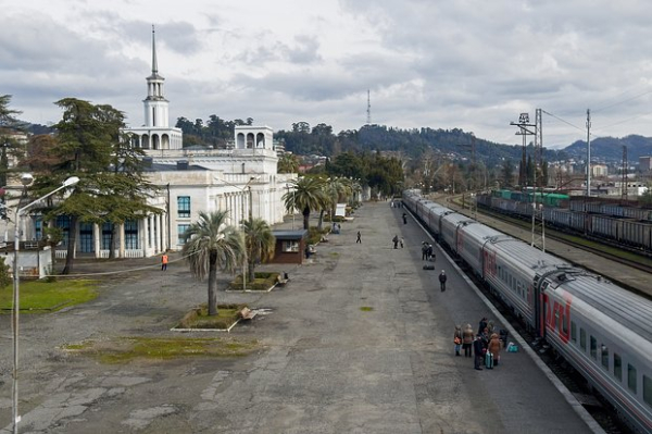 &laquo;Такой отдых сложно найти где-то еще&raquo; Чистое море, дешевое вино и советский дух. Почему Абхазия стала настоящим раем для россиян?