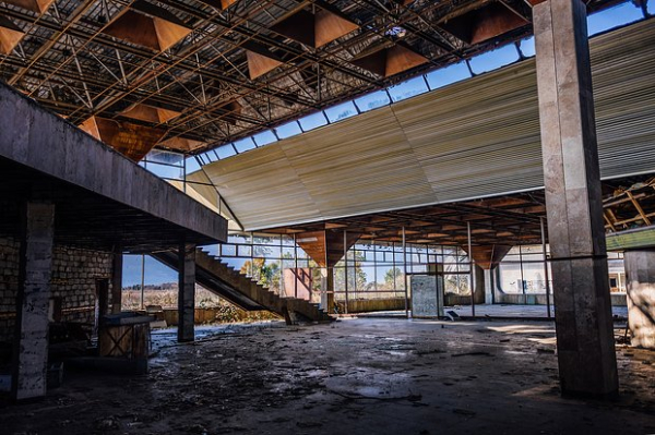 &laquo;Такой отдых сложно найти где-то еще&raquo; Чистое море, дешевое вино и советский дух. Почему Абхазия стала настоящим раем для россиян?