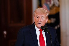 Трамп оценил возможность баллотироваться на третий срок