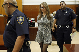 Турист спрятал наличные на спине и оказался под угрозой многомиллионного штрафа