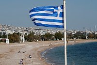 Туристы превратили пляж европейского города в наркопритон