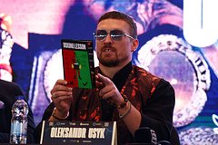 Усик выбрал двух боксеров для прощального поединка