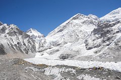 В Непале начали расследовать скоростной подъем британских военных на Эверест
