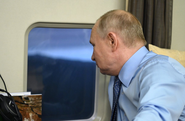 Вертолет Путина попал в&nbsp;эпицентр атаки ВСУ в&nbsp;Курской области. Как российские бойцы защищали борт президента?