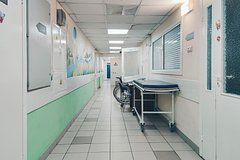 Восьмилетний мальчик выпал с балкона отеля на Ибице и оказался в реанимации с отеком мозга