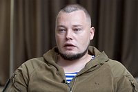 &laquo;Воспитательный процесс&raquo;. Сослуживцы протащили бойца СВО за трос на машине. Его обвинили в попытке сдаться в плен