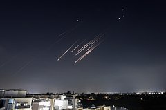 Иран выпустил вторую волну баллистических ракет по Израилю