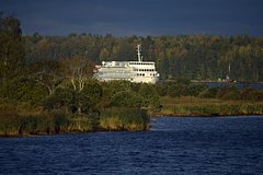 Очередной круиз на теплоходе по России обернулся массовым отравлением туристов