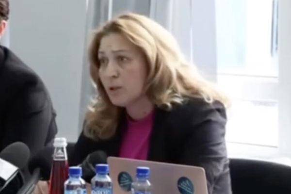 &laquo;Они себе же отрубают руку&raquo;. В России хотят наказать абхазскую чиновницу после слов о туристах с &laquo;Дошираками&raquo;