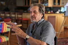 Отец Илона Маска прибыл в Москву