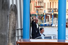 Раскрыто число прилетевших на свадьбу Безоса частных самолетов