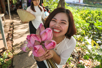 Россиянин арендовал мопед на курорте Азии, лишился паспорта и был избит палками