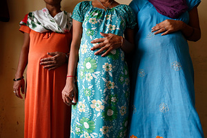 Рожденный на борту самолета ребенок не пережил перелет в Азии