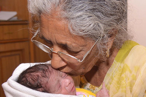 Рожденный на борту самолета ребенок не пережил перелет в Азии