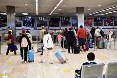 Собиравшиеся в Турцию россияне застряли в аэропорту и назвали ситуацию &laquo;полным трешем&raquo;