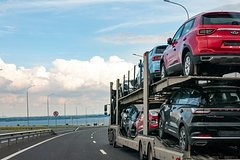 Стало известно о поставках из Китая в Россию новых автомобилей под видом старых