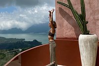 Сын отправился в горы с отцом, начал видеть несуществующего лягушонка и сорвался со склона