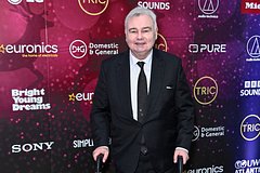 Телеведущего в инвалидном кресле освистали во время получения награды