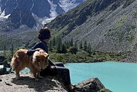 Туристка отправилась с возлюбленным в горы, споткнулась у него на глазах и не выжила