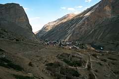 Туристка сорвалась со смотровой площадки в горах Кавказа и не выжила