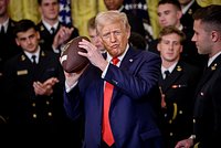 В Лос-Анджелесе ввели комендантский час на фоне беспорядков