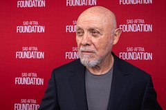 В сети восхитились внешностью известного 88-летнего актера на новых фото