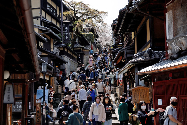 &laquo;Все кажется нереальным&raquo; Россияне массово едут в Японию и испытывают культурный шок. Что поражает их больше всего?