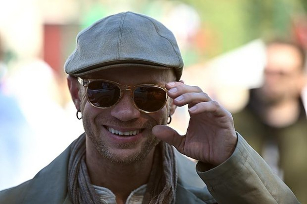 &laquo;Хорошо подумала? Проведи, *****, меня до кресла!&raquo; Комика Хрусталева сняли с рейса за пьяный дебош