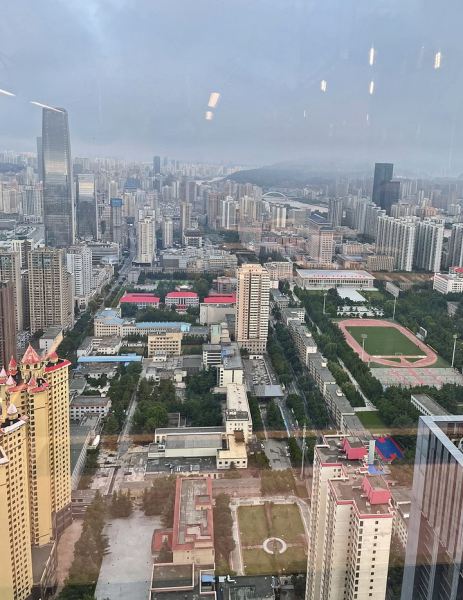 Летящая лошадь, храм-муравейник и лапша. Россияне массово едут в самый закрытый район Китая. Почему там нужно непременно побывать?