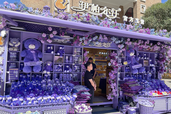 Летящая лошадь, храм-муравейник и лапша. Россияне массово едут в самый закрытый район Китая. Почему там нужно непременно побывать?