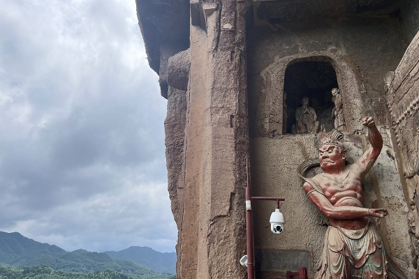 Летящая лошадь, храм-муравейник и лапша. Россияне массово едут в самый закрытый район Китая. Почему там нужно непременно побывать?