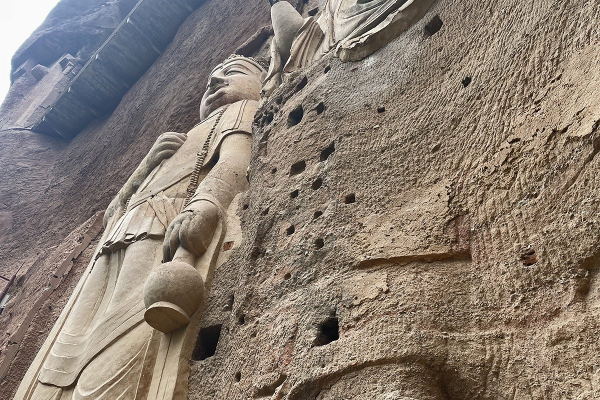 Летящая лошадь, храм-муравейник и лапша. Россияне массово едут в самый закрытый район Китая. Почему там нужно непременно побывать?