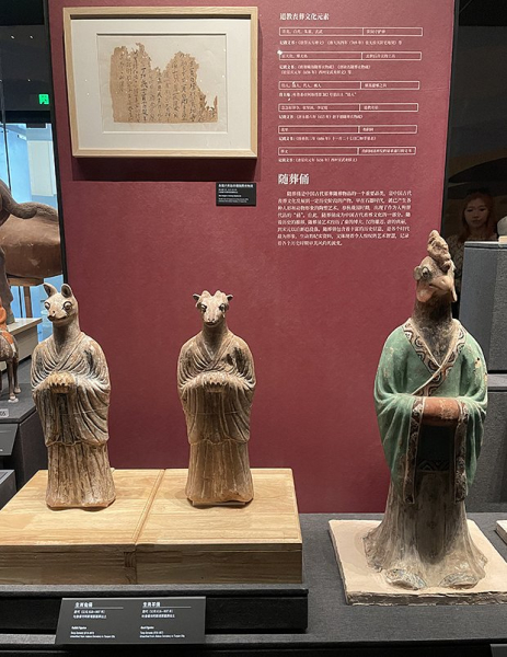 Летящая лошадь, храм-муравейник и лапша. Россияне массово едут в самый закрытый район Китая. Почему там нужно непременно побывать?