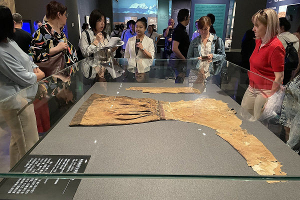 Летящая лошадь, храм-муравейник и лапша. Россияне массово едут в самый закрытый район Китая. Почему там нужно непременно побывать?