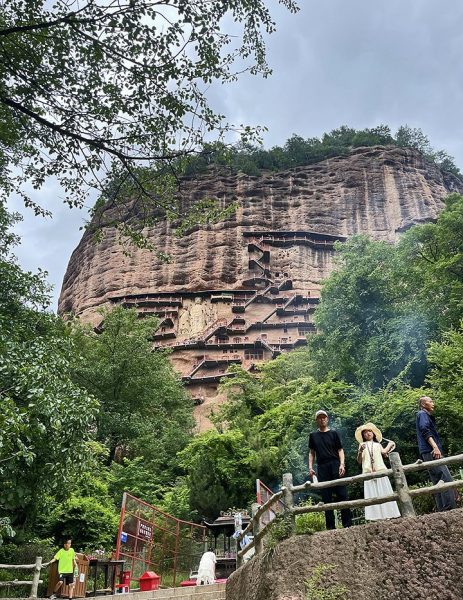 Летящая лошадь, храм-муравейник и лапша. Россияне массово едут в самый закрытый район Китая. Почему там нужно непременно побывать?