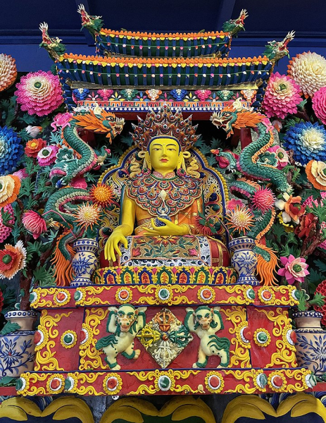 Летящая лошадь, храм-муравейник и лапша. Россияне массово едут в самый закрытый район Китая. Почему там нужно непременно побывать?