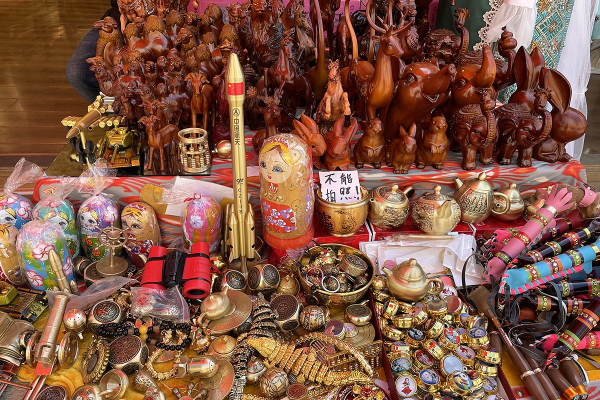 Летящая лошадь, храм-муравейник и лапша. Россияне массово едут в самый закрытый район Китая. Почему там нужно непременно побывать?