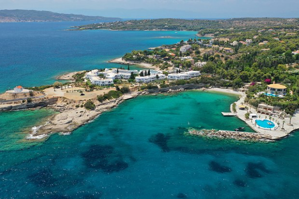 Личные острова, частные резиденции и суперъяхты. Где и как отдыхают миллиардеры?