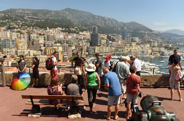 Личные острова, частные резиденции и суперъяхты. Где и как отдыхают миллиардеры?