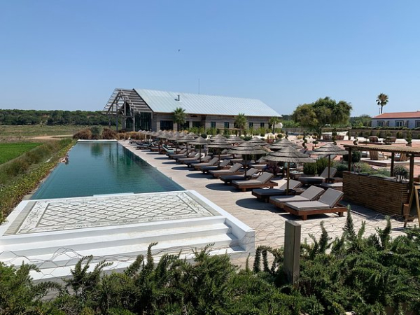 Личные острова, частные резиденции и суперъяхты. Где и как отдыхают миллиардеры?