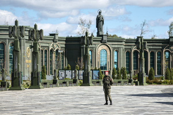 Миллионы рублей из бюджета потратили на дачу и баню сына бывшего замминистра обороны. Здания оформили как часть парка &laquo;Патриот&raquo;