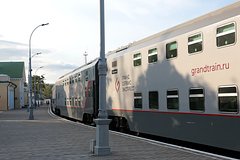 Названо количество задерживающихся на пути в Крым поездов