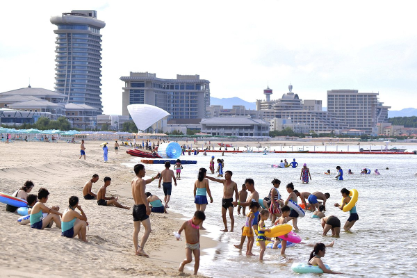 &laquo;Отдых едва не сорвался&raquo;. Российские туристы посетили элитный курорт в Северной Корее во время визита Лаврова. Что они рассказали?