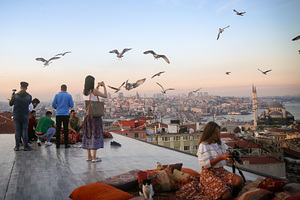 Отдыхавшая в Турции туристка оказалась в тюрьме без воды и туалета из-за случайной кражи