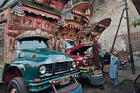 Полуголые трансгендерные женщины ограбили туриста и разбили ему голову камнем в Таиланде