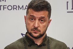 Посла Венгрии вызвали в МИД Украины из-за плакатов с Зеленским в роли клоуна