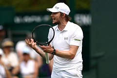 Раньше времени начавший праздновать победу в сете Бублик вылетел на старте Уимблдона