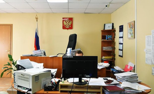 Россиянка отсудила у МВД сотни тысяч рублей за испорченный отпуск. Как ей это удалось?