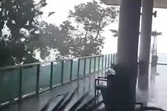 Российские туристы остались без электричества из-за шторма в Таиланде