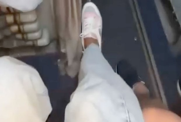 &laquo;С самолета сразу на маник&raquo;. Блогерша похвасталась полетом в закрытый аэропорт Ростова на военном борте с &laquo;человеком Кремля&raquo;